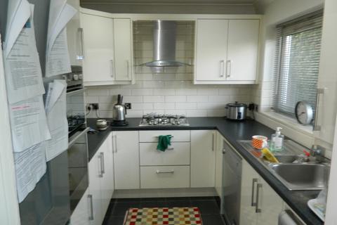3 bedroom detached house to rent, Stomp Road, Burnham SL1