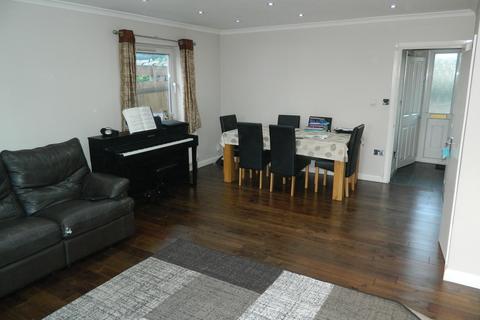 3 bedroom detached house to rent, Stomp Road, Burnham SL1