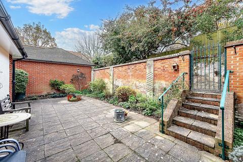 2 bedroom apartment for sale, Staveley Road, Eastbourne, BN20