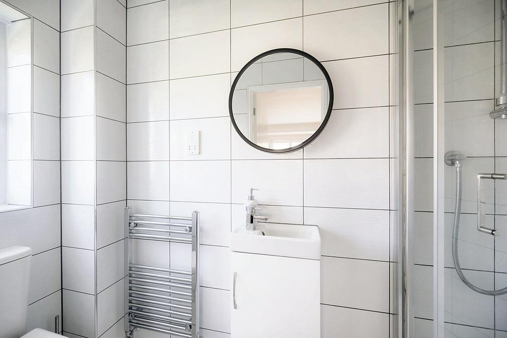 Master En-suite shower Room