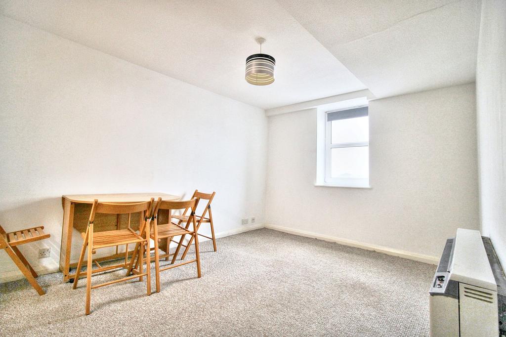 Lounge/ Dining Room