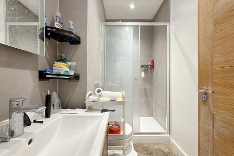 1 bedroom flat for sale, Flat 18 Scimitar House, 23 Eastern Road, Romford, Essex, RM1 3FA