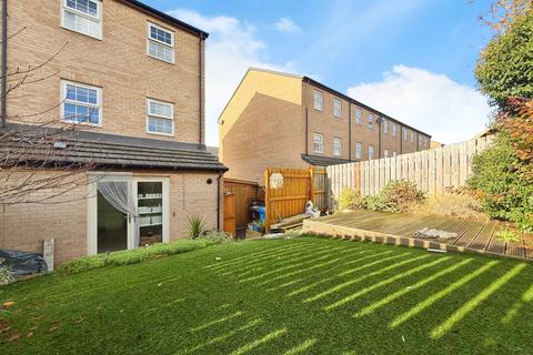 3 bedroom townhouse for sale, Boothferry Park Halt, Hull, HU4 6AY
