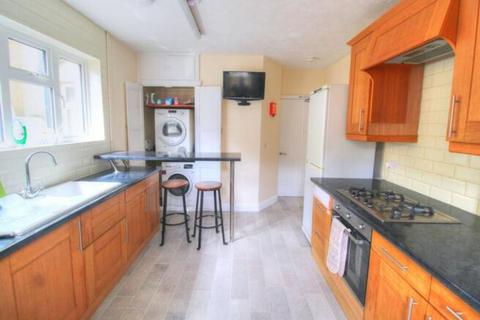 1 bedroom in a house share to rent, Lushington Road, Eastbourne, BN21