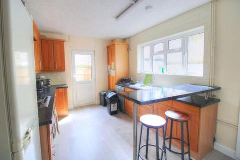 1 bedroom in a house share to rent, Lushington Road, Eastbourne, BN21