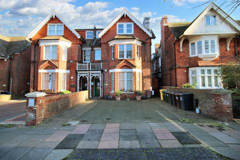 2 bedroom flat to rent, Old Orchard Road, Eastbourne, BN21