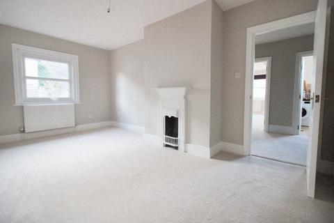 2 bedroom flat to rent, Old Orchard Road, Eastbourne, BN21