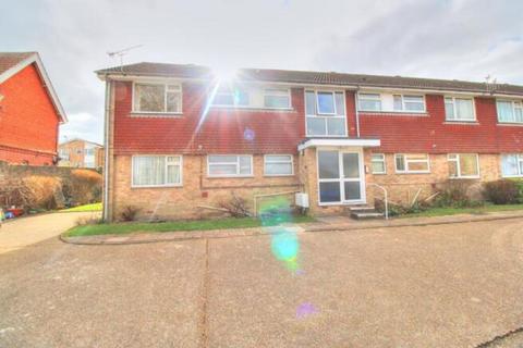2 bedroom flat to rent, Prideaux Road, Eastbourne, BN21