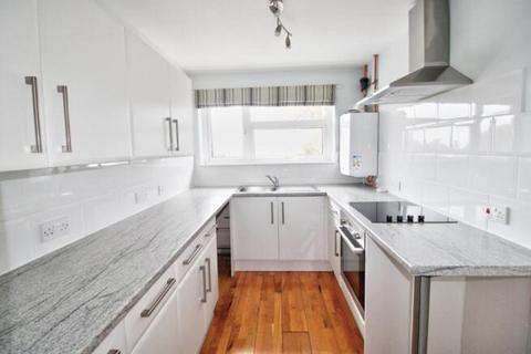 2 bedroom flat to rent, Prideaux Road, Eastbourne, BN21