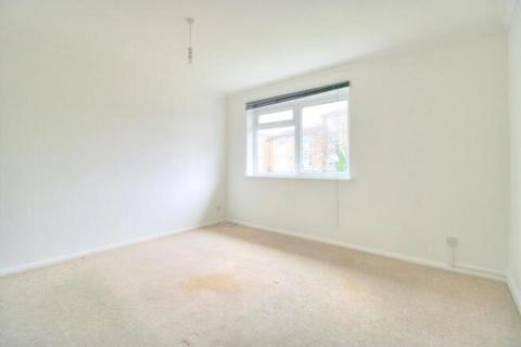 2 bedroom flat to rent, Prideaux Road, Eastbourne, BN21