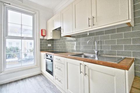 3 bedroom flat to rent, Lushington Road, Eastbourne, BN21