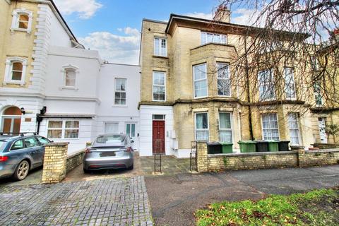3 bedroom flat to rent, Lushington Road, Eastbourne, BN21