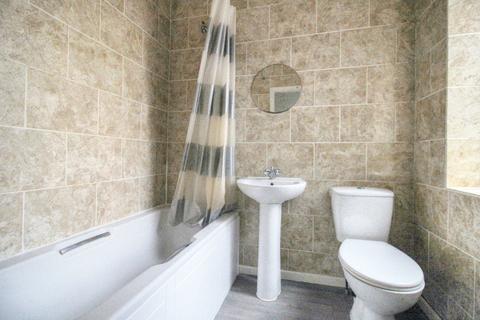 3 bedroom flat to rent, Lushington Road, Eastbourne, BN21