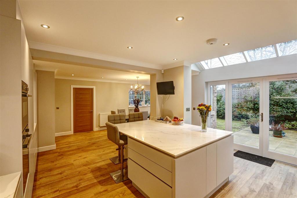 Open Plan Kitchen/Breakfast Room/Dining Room: