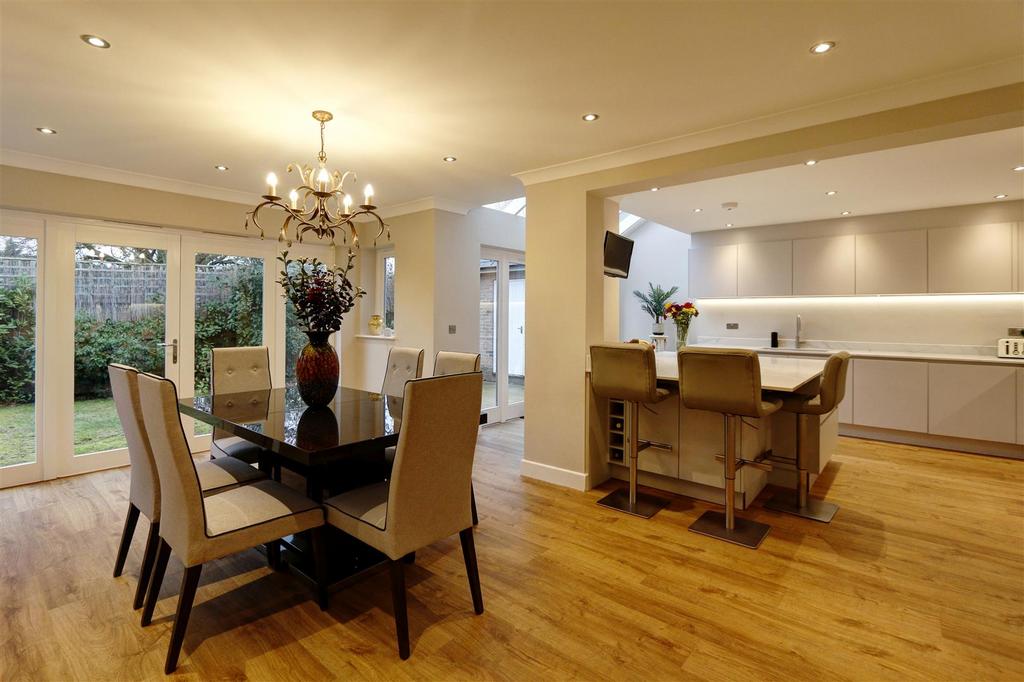Open Plan Kitchen/Breakfast Room/Dining Room: