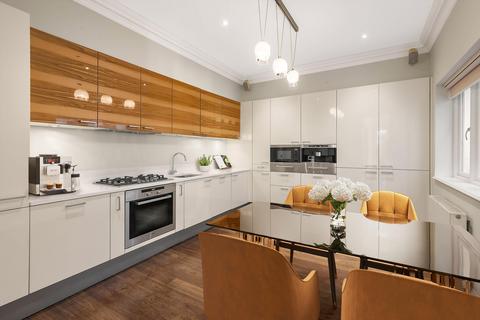 2 bedroom flat to rent, Cadogan Square, London, SW1X