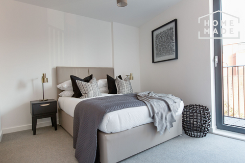 3 bedroom flat to rent, Vox, Trentham Street, M15