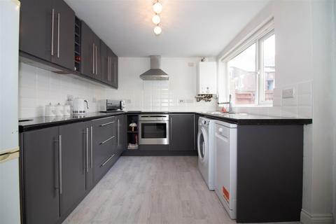 2 bedroom flat to rent, Eighth Avenue, Heaton, Newcastle Upon Tyne