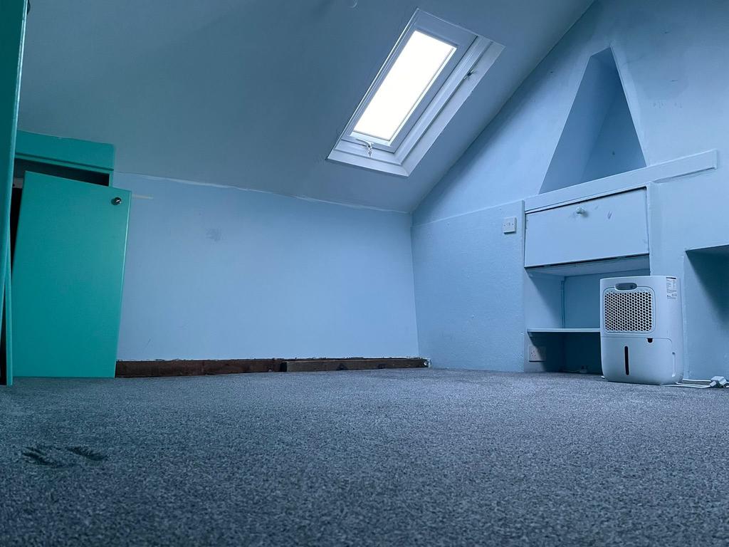 L - Loft Room