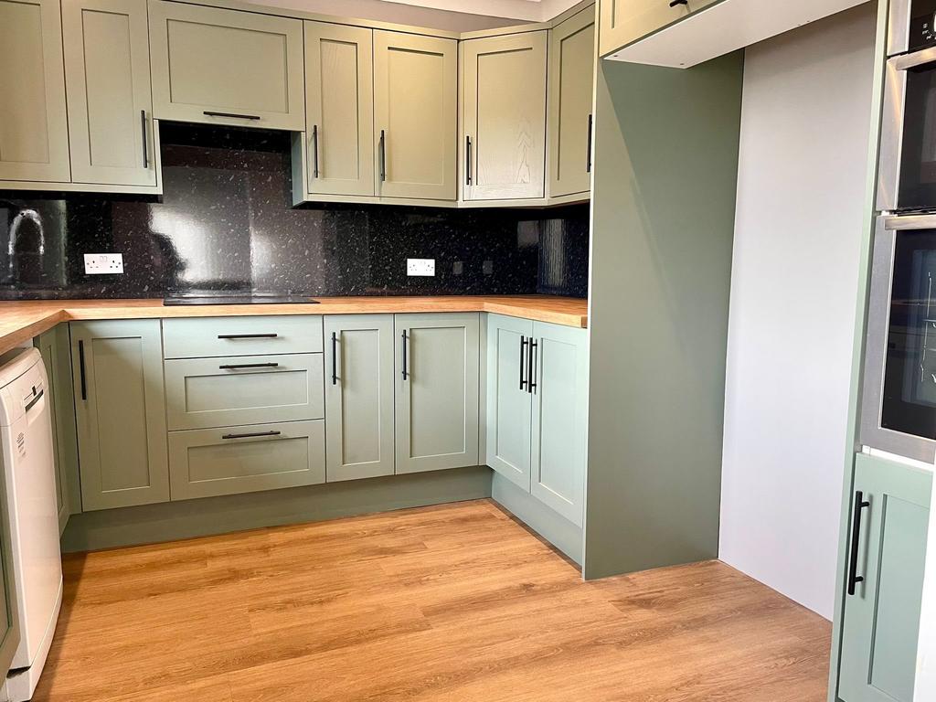 L- Kitchen