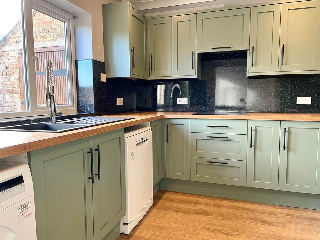 L - Kitchen 2