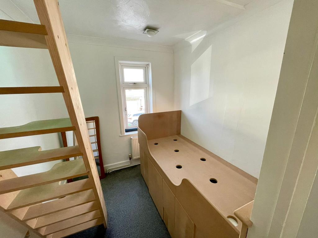 L - Bedroom 3