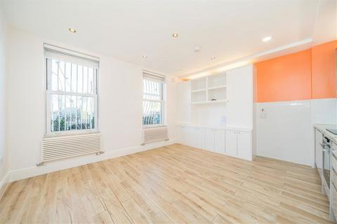 2 bedroom flat to rent, Lewisham Way, London SE14