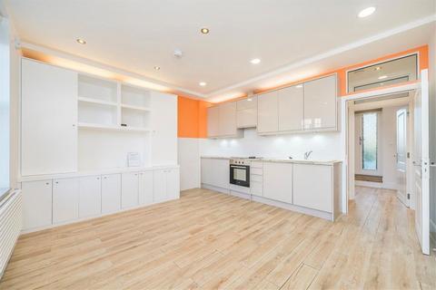 2 bedroom flat to rent, Lewisham Way, London SE14