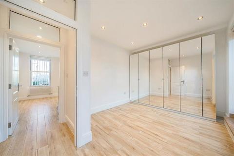 2 bedroom flat to rent, Lewisham Way, London SE14
