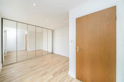 2 bedroom flat to rent, Lewisham Way, London SE14