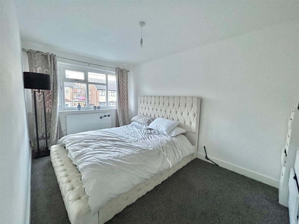 Bedroom 1.jpg