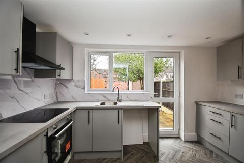 3 bedroom terraced house for sale, Roslyn Road, Hull