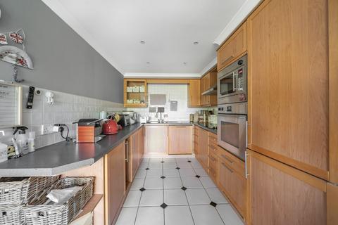 2 bedroom flat for sale, Chiswick High Road, Chiswick, London, W4