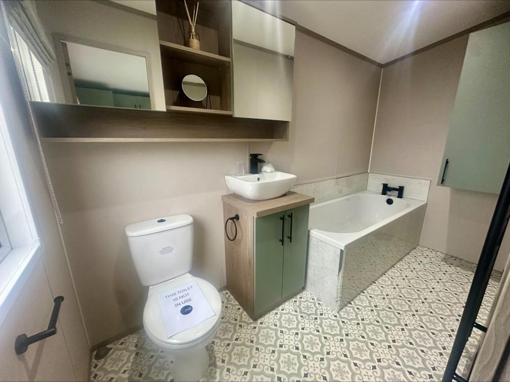 3czey68f11483bd104.jpg