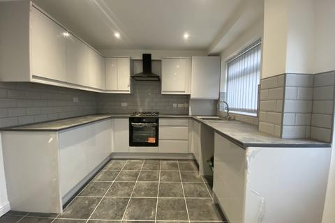 3 bedroom semi-detached house to rent, Belmont Way, Oldham, Lancashire, OL9