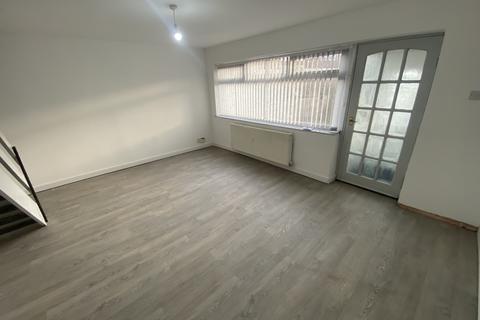 3 bedroom semi-detached house to rent, Belmont Way, Oldham, Lancashire, OL9