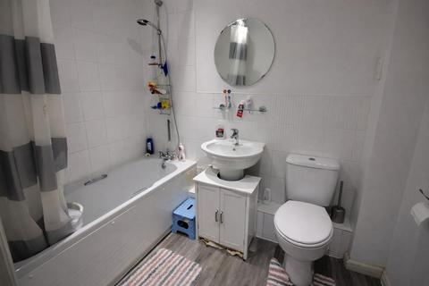 2 bedroom flat for sale, Cotswold Drive, Stevenage