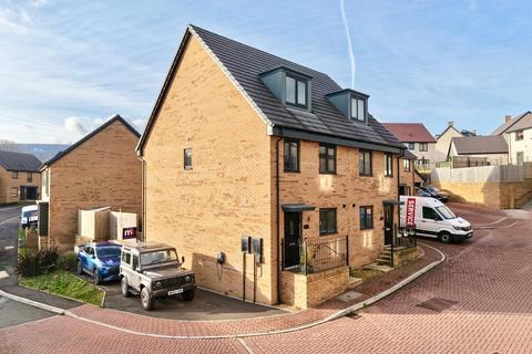 undefined, Rhodfa'r Eos, Cwmbran NP44