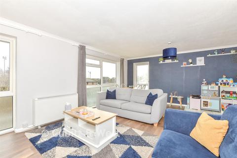 2 bedroom flat for sale, St. Flora's Road, Littlehampton, West Sussex