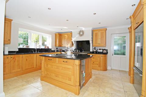 4 bedroom detached house for sale, Whitecroft Way, Park Langley, Beckenham, BR3