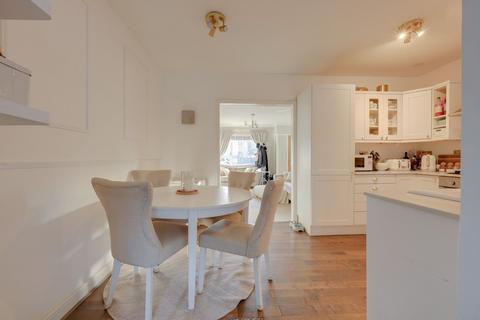 3 bedroom semi-detached house for sale, Chichester Way, Burgess Hill, RH15
