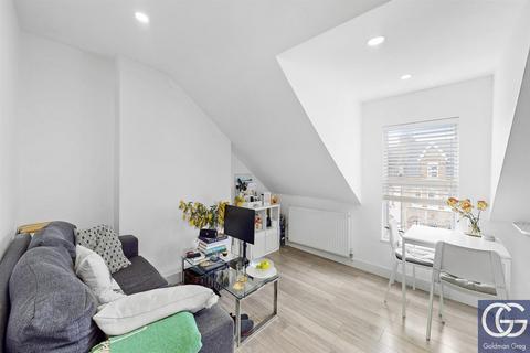 1 bedroom apartment to rent, Ferme Park Road, London, N4