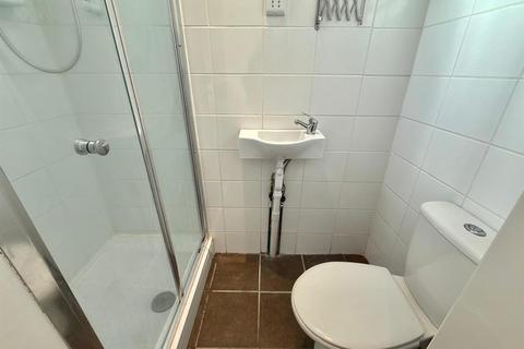 Property to rent, North Road, Westcliff-On-Sea