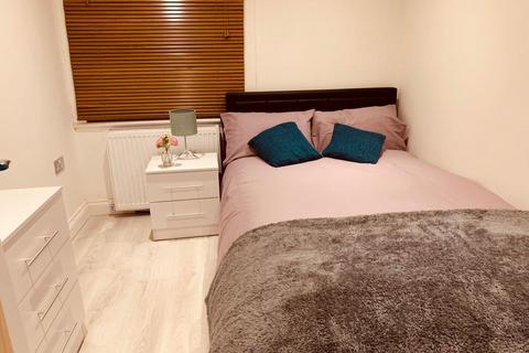 1 bedroom in a house share to rent, Princes Avenue, Watford WD18