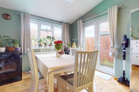 2 bedroom end of terrace house for sale, Pettingrew Close, Milton Keynes MK7
