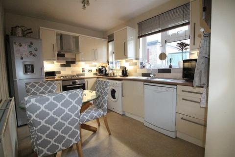 3 bedroom townhouse for sale, Oxford Road, Birstall, Batley