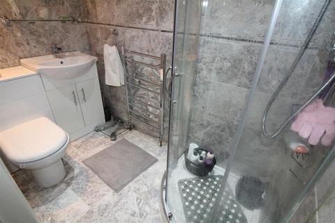 3 bedroom townhouse for sale, Oxford Road, Birstall, Batley