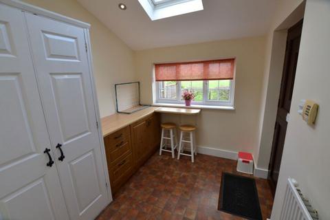3 bedroom semi-detached house to rent, Henlow, Bedfordshire