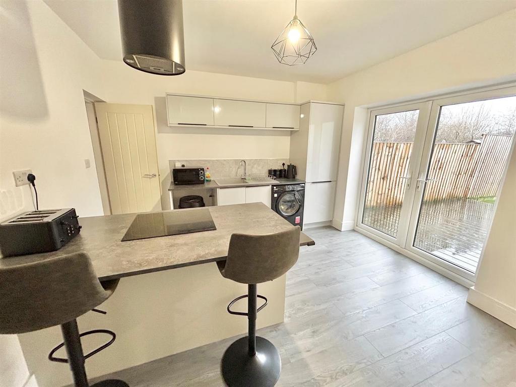 Kitchen 2.jpg
