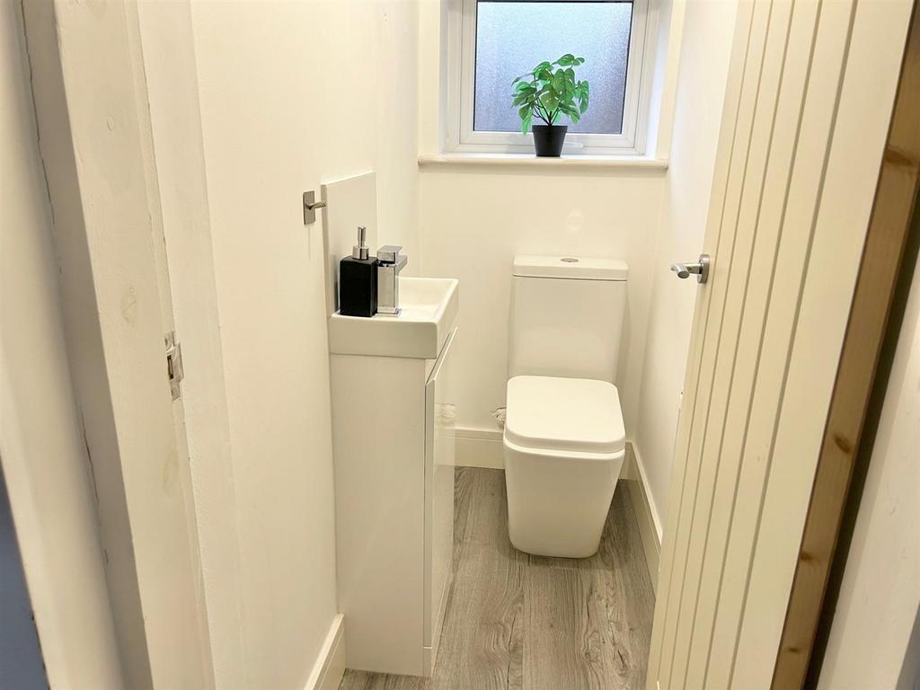 Downstairs WC.jpg